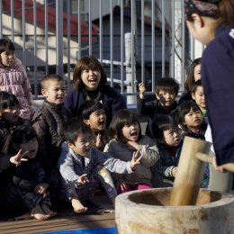 まめどくれっしゅにて「餅つき大会」を開催