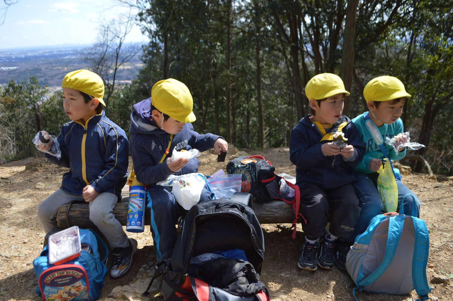 山頂で食べるおにぎりは格別