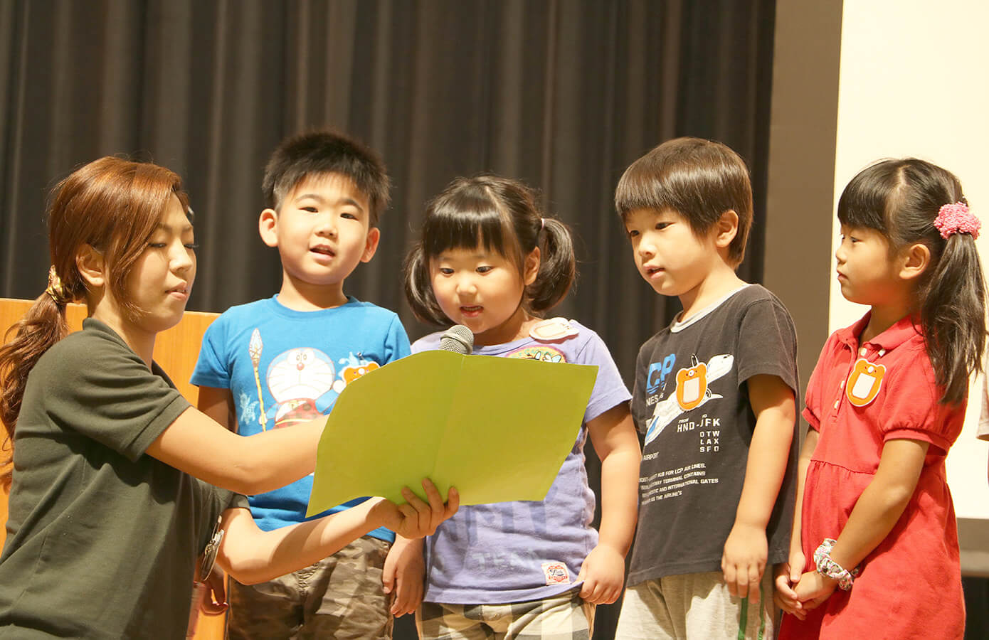 感謝の気持ちを伝える子どもたち