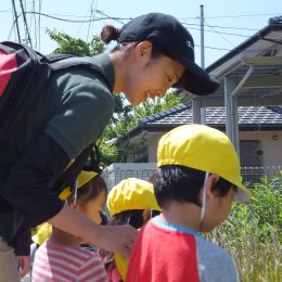 【職員インタビュー】 九州初のどろんこ保育園で、新人保育士が奮闘中！子どもたちが毎日笑顔で過ごせる保育を目指して