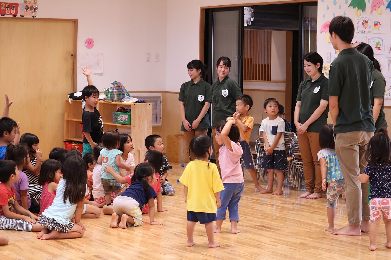 緊張する参加者たち