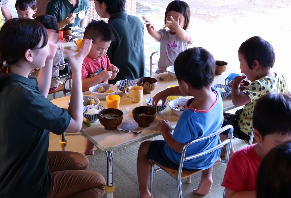 みんなで給食