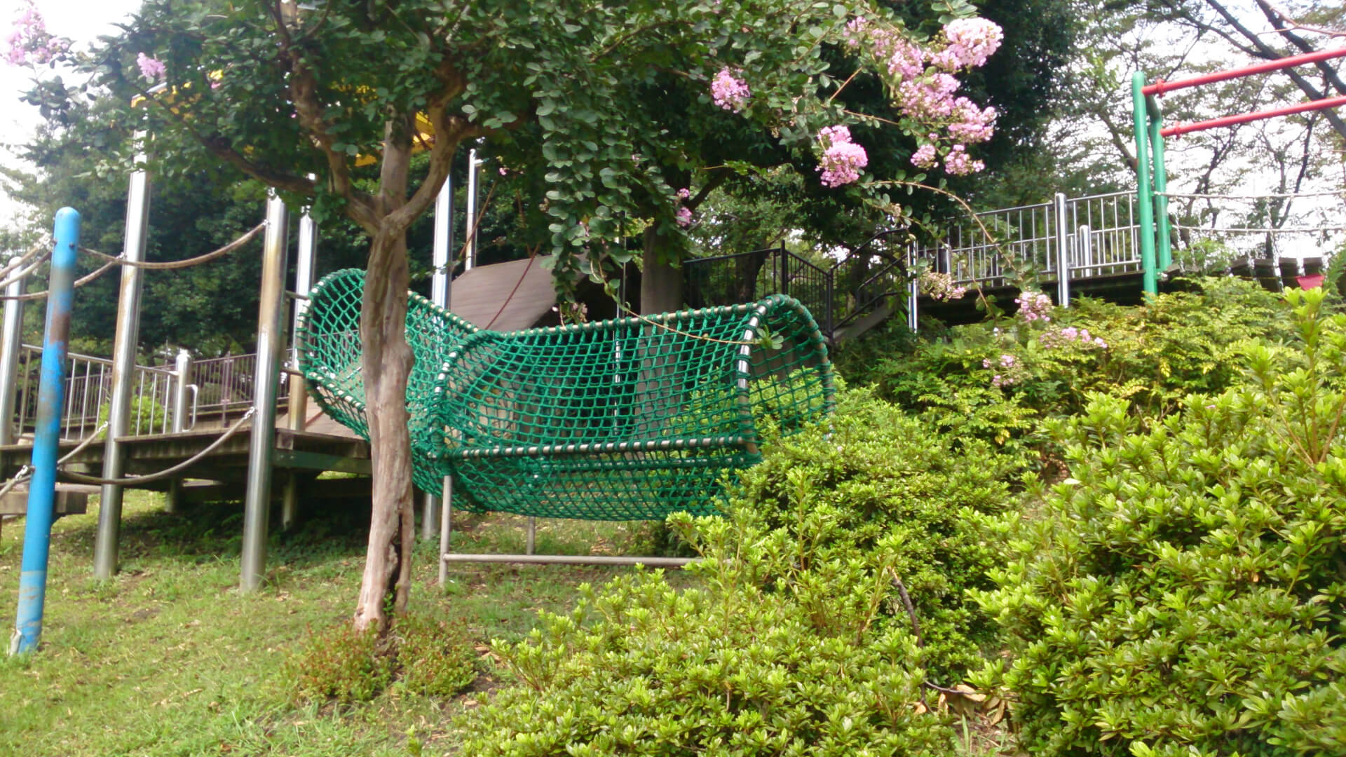 岸根公園アスレチックのトンネル