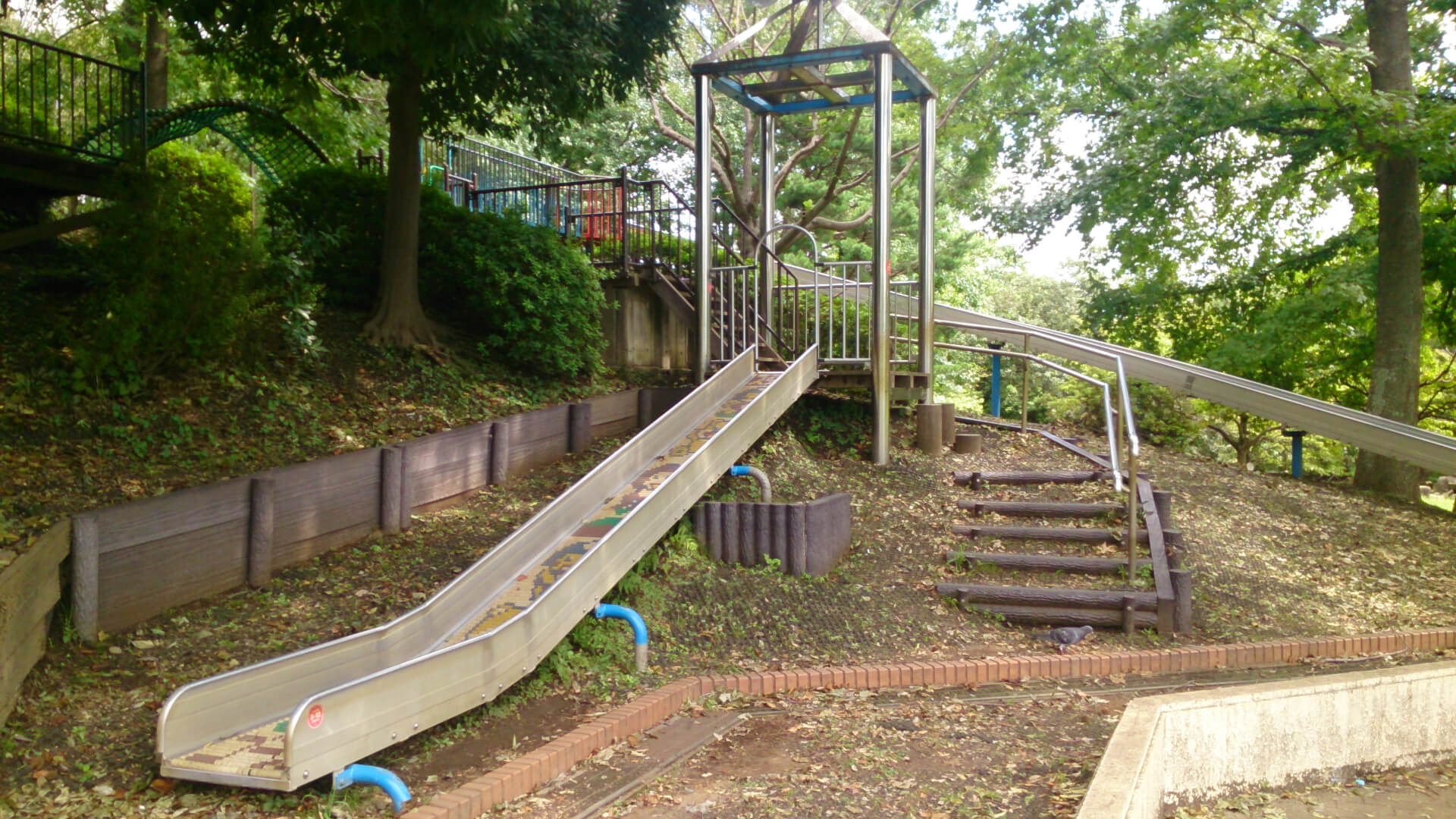 岸根公園のアスレチック滑り台