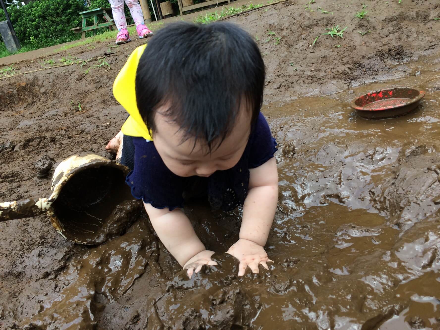 五感を刺激するどろ遊び