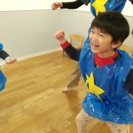 ダンスを楽しむ子ども