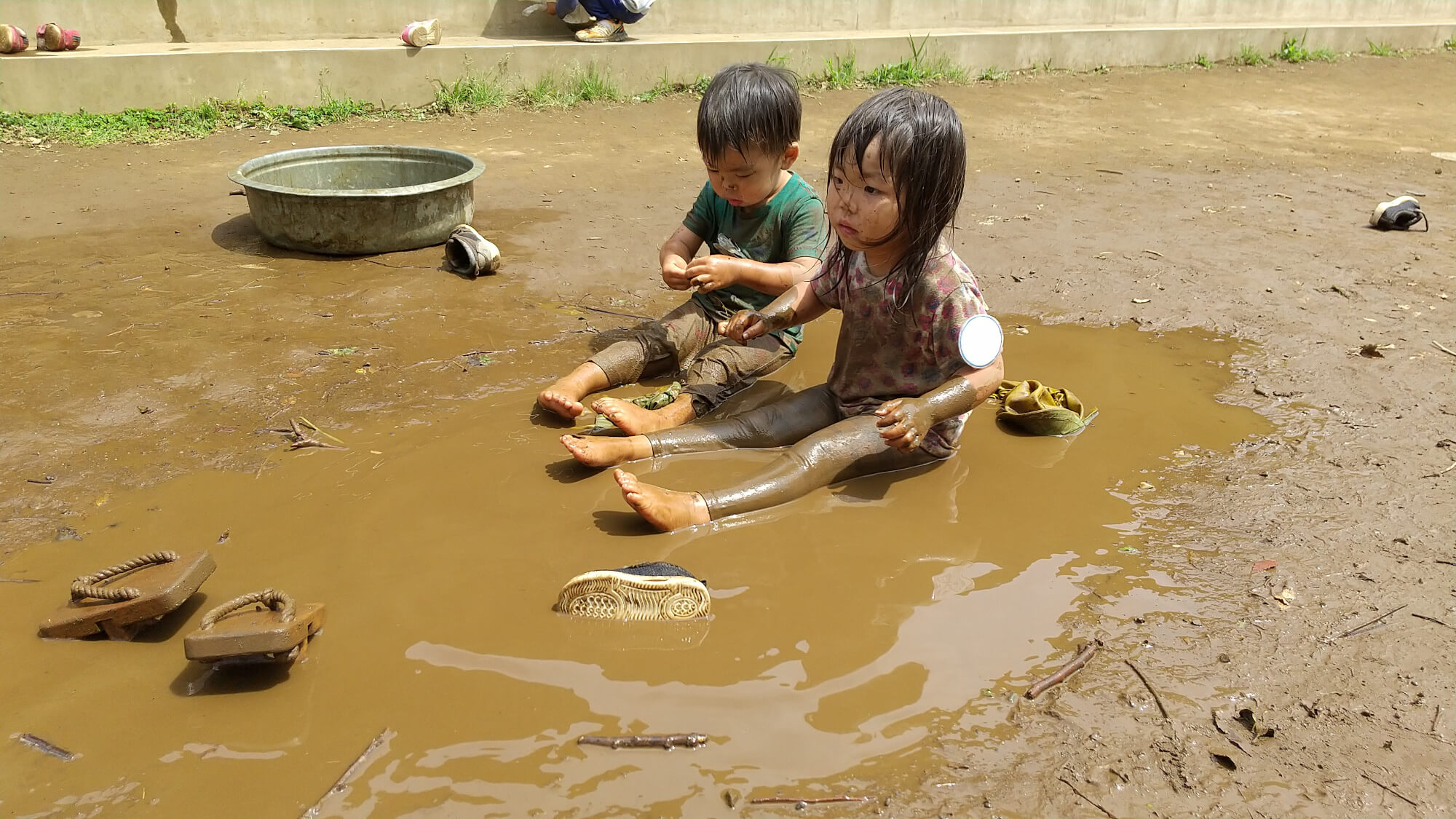 泥水遊びの様子