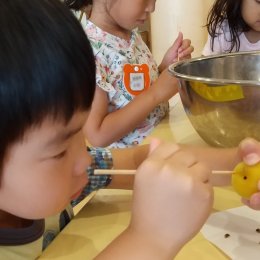 中目黒どろんこ保育園「梅雨の風物詩『梅仕事』」