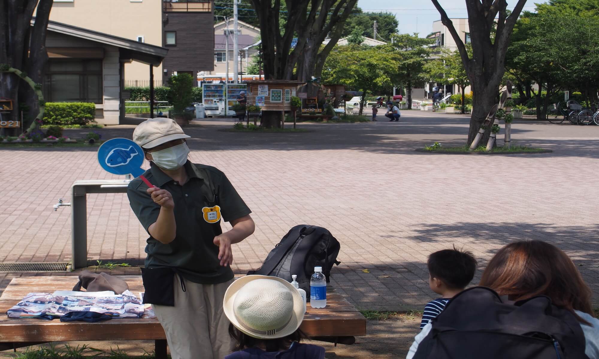 「これは何かな？」「魚！」と子どもの反応が楽しい手遊び