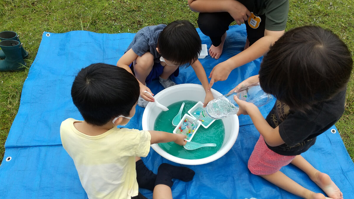 緑色に変えた水