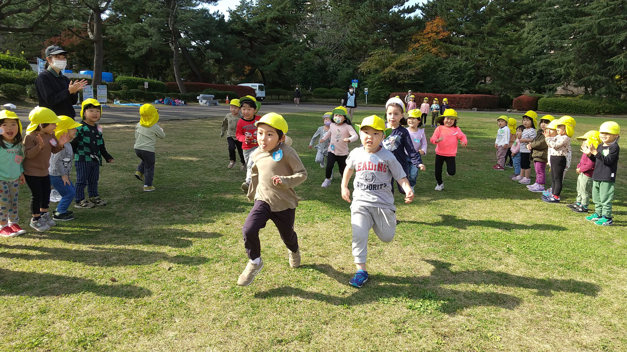 かけっこをする子どもたち