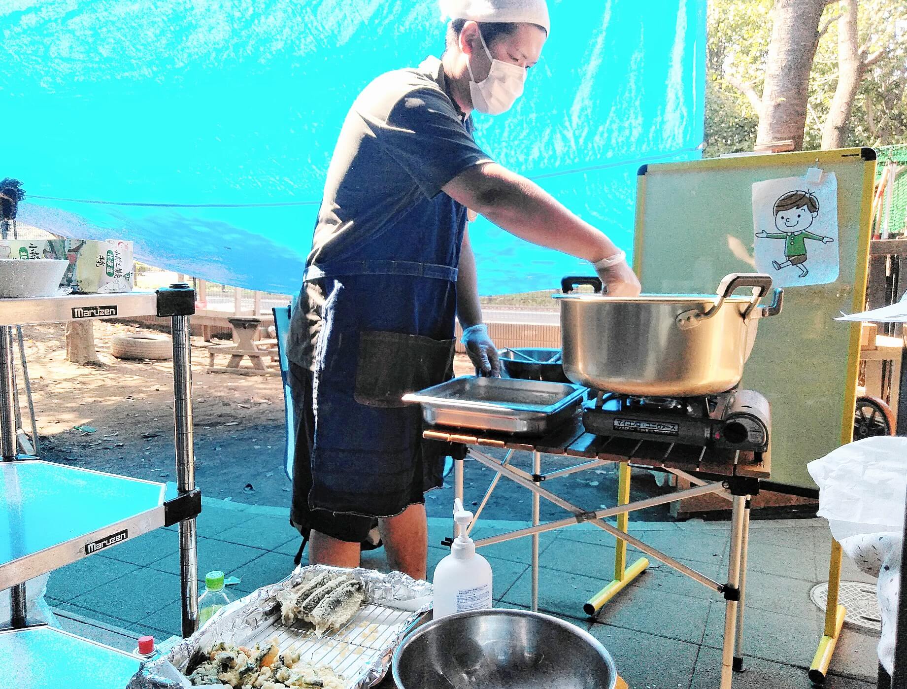 園庭で天ぷらパーティー