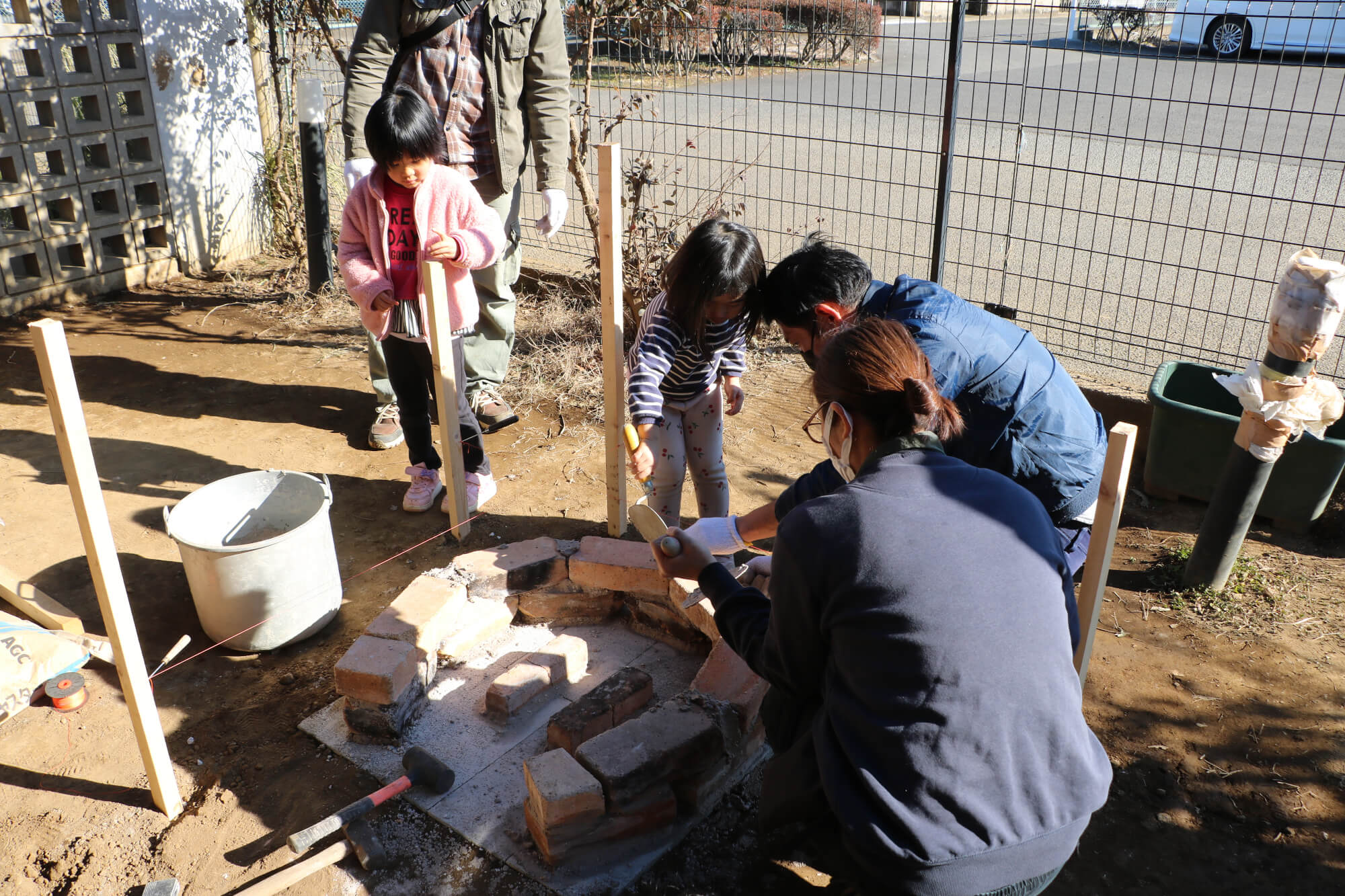 かまど作りの様子