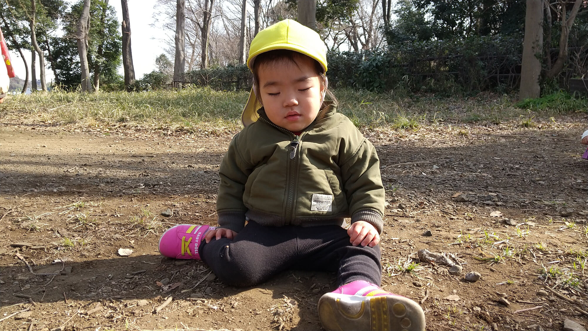 公園で寝てしまった子ども