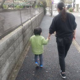 発達支援つむぎ 府中「初めての散歩～子どもから教えてもらったこと～」