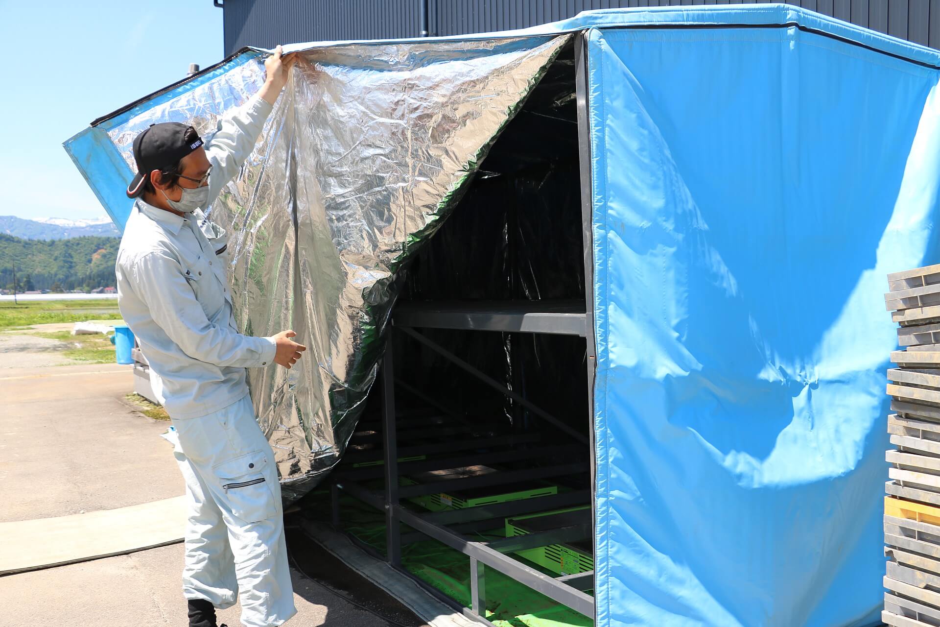 田植え前は出芽室で大切に管理する