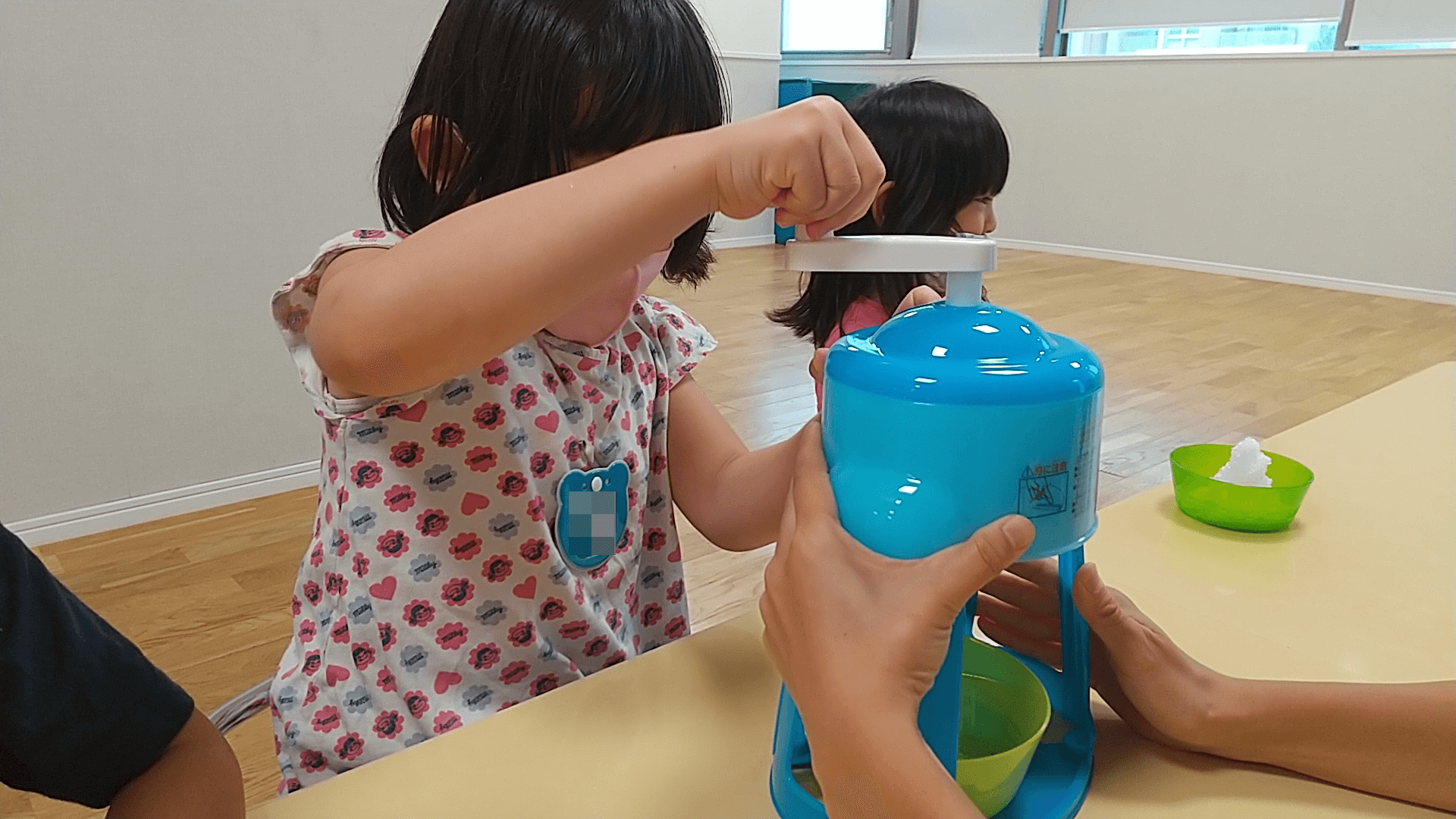 実際にかき氷を作る子どもたち