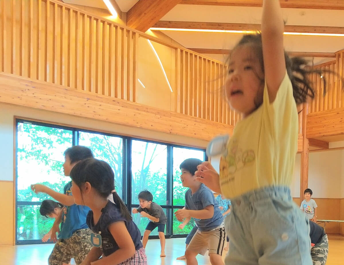 ソーラン節を踊る子どもたち