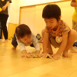 三筑どろんこ保育園「小さな先生たち」