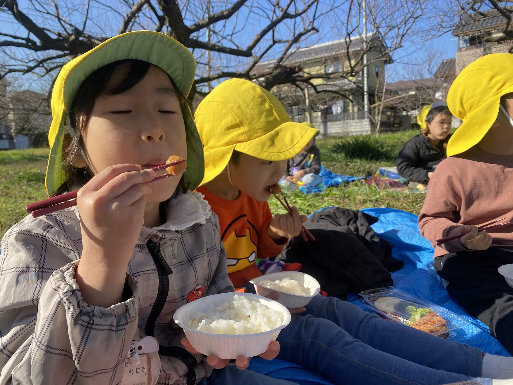 梅干しのおいしさに思わずこの表情