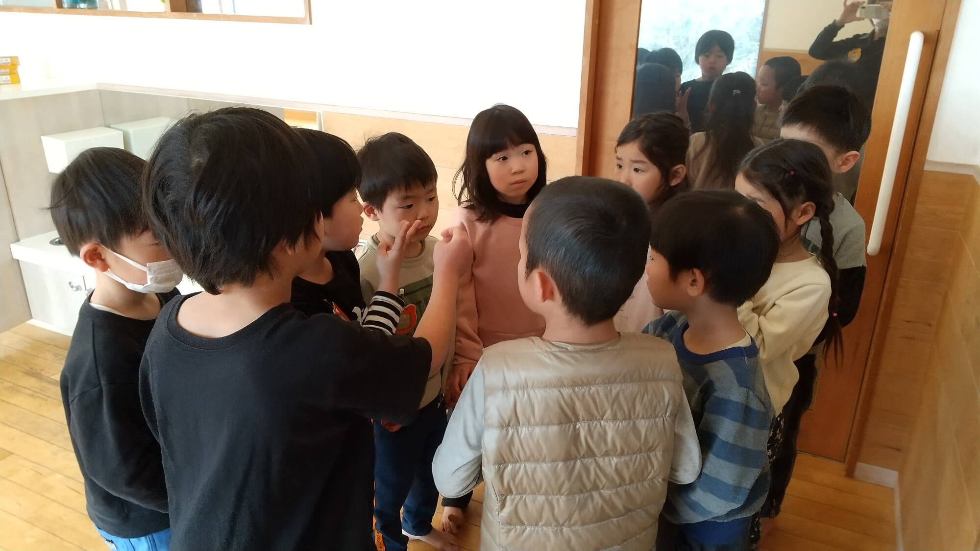 子どもたちで話し合う様子