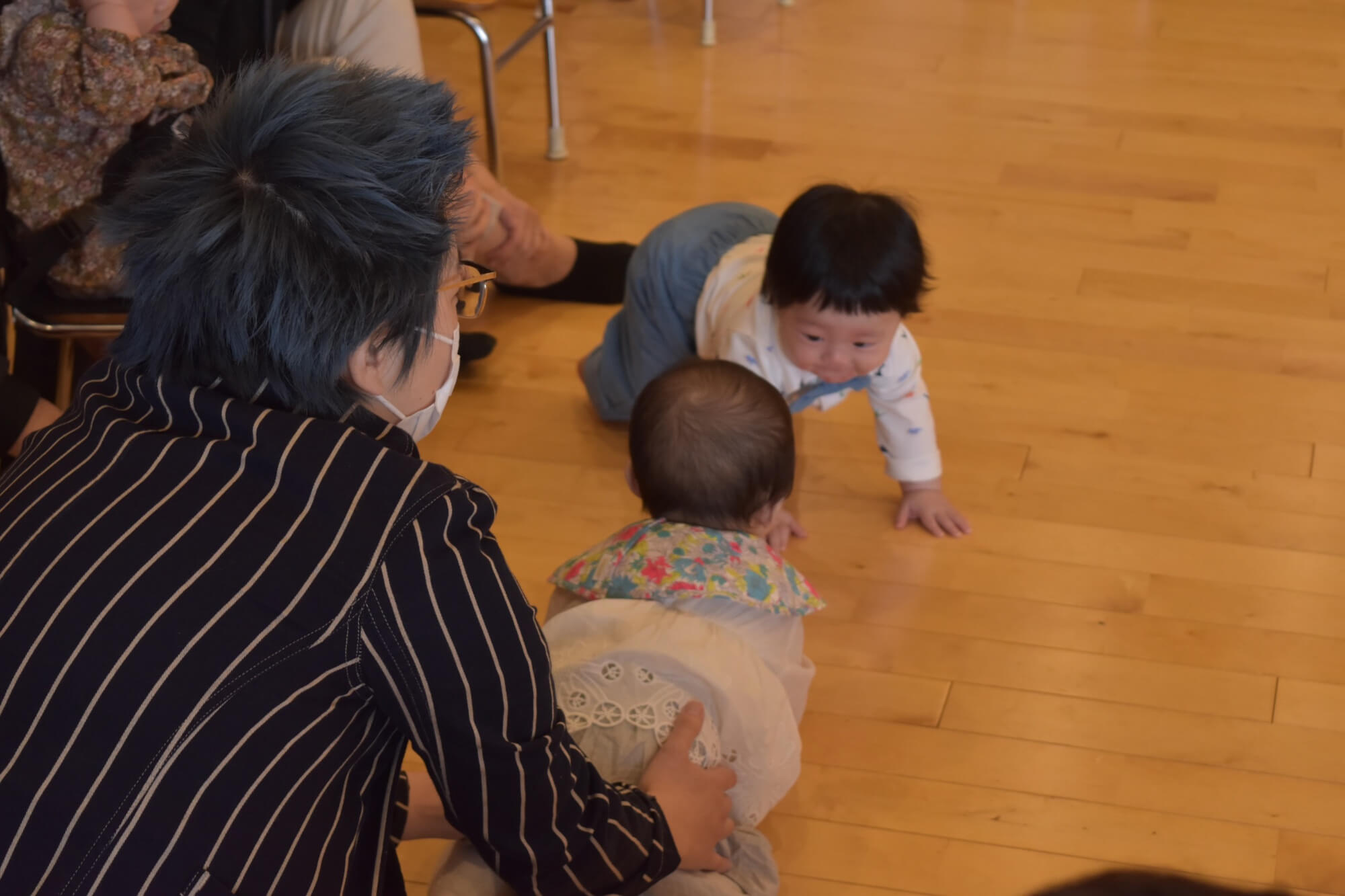 対面する子どもたち