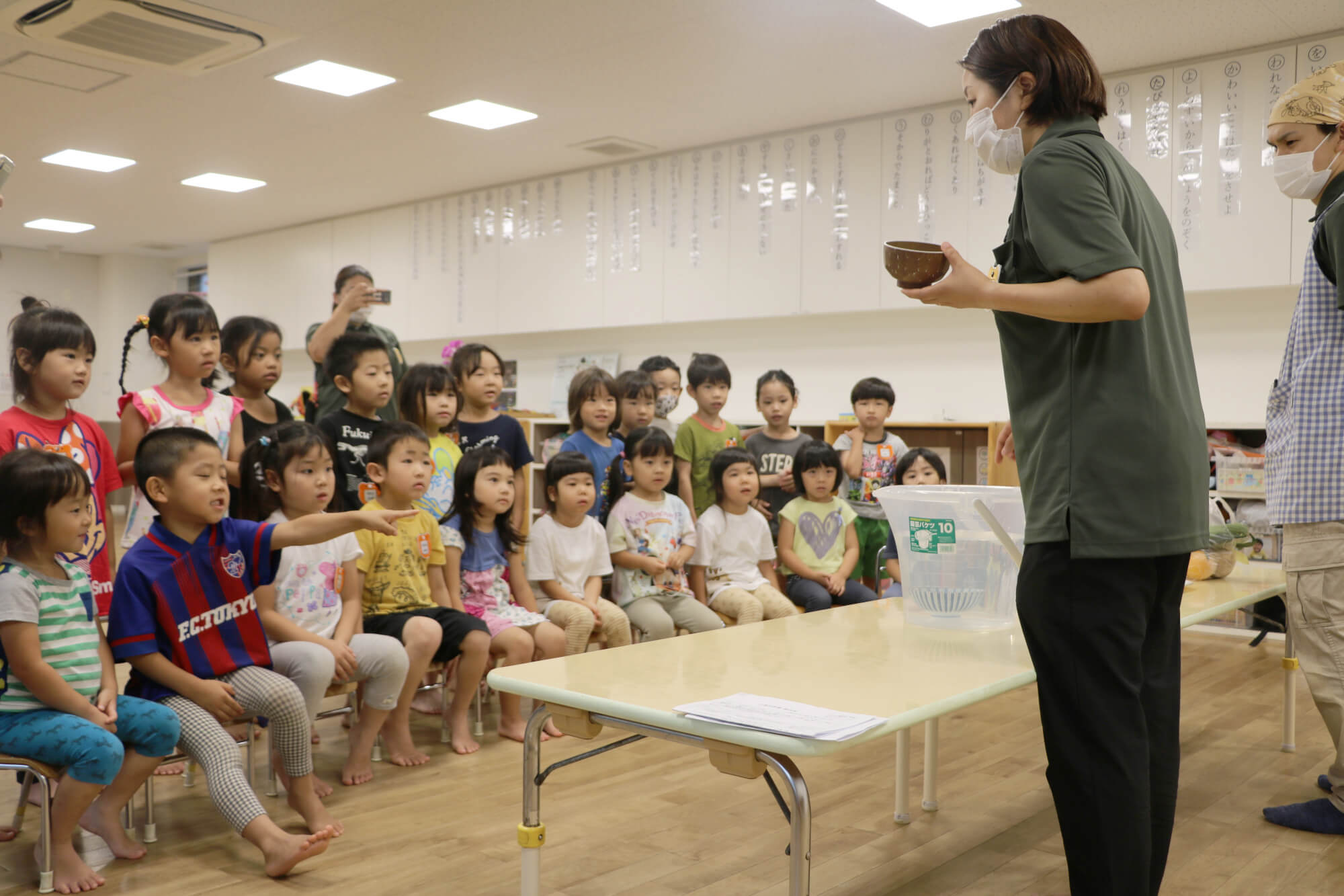 気が付いたことをどんどん発言する子どもたち