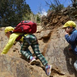 三原どろんこ保育園、卒園記念の「日和田山」登山