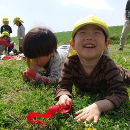 発達支援つむぎ 北千住「春の荒川の土手遊び」